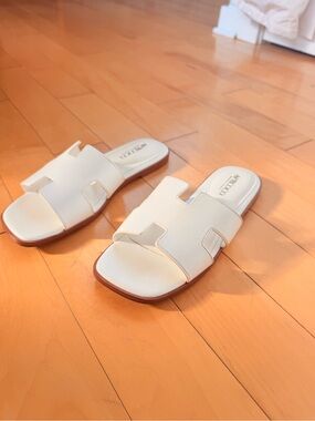 Classy Cream Slide Sandals by Vero Cuoio - Women's